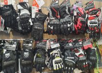 guantes y complementos moto